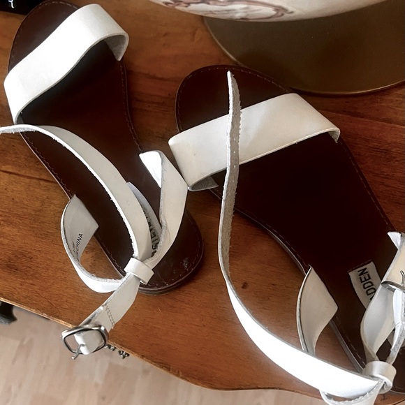 Steve Madden Shoes - Steve Madden women’s 6.5 white sandals